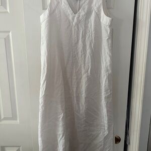 White Sleeveless V-Neck Dress